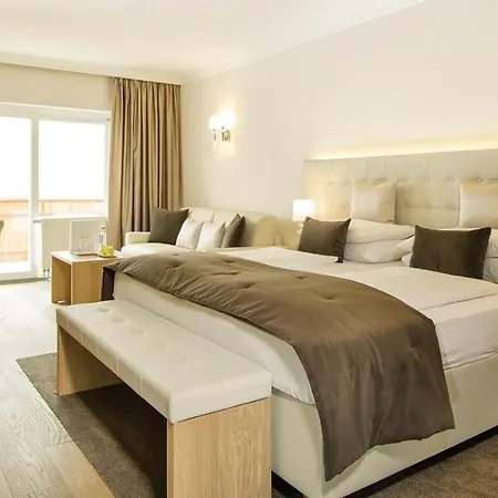 Small & Beautiful Gnaid Hotel