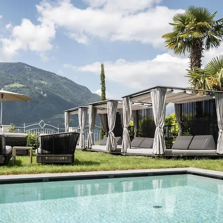 Hotel Small & Beautiful Gnaid 4*
